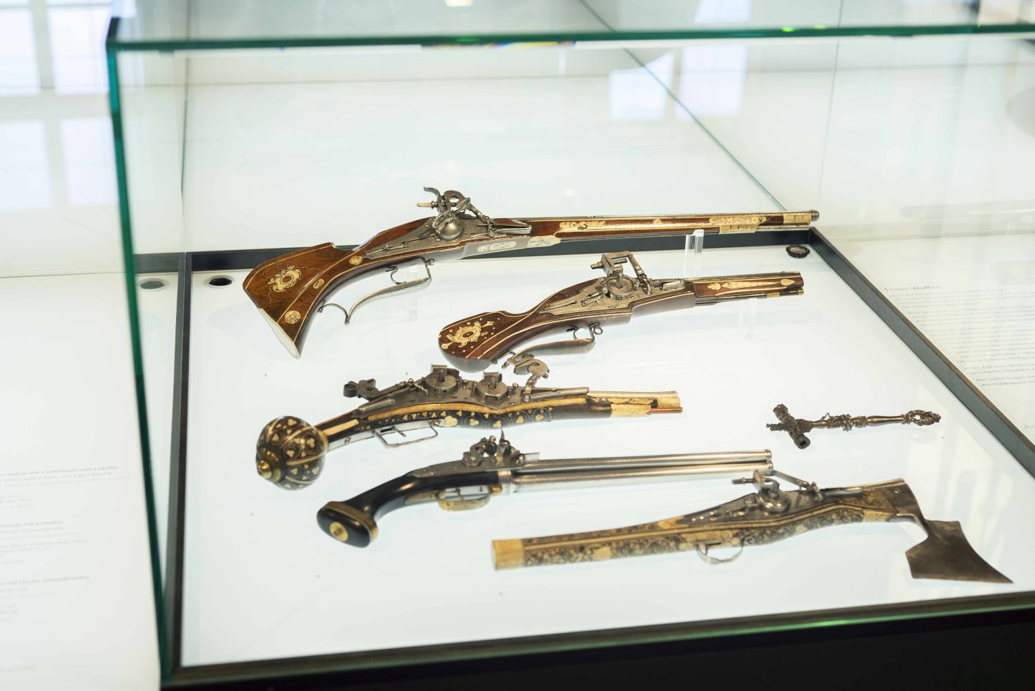 Ausstellungsansicht „Waffen im Mittelalter“, © Salzburg Museum/Kilian Bochnig